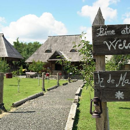 Iz De Maramures Rural Hotel (Adults Only) Surdesti  Exterior photo