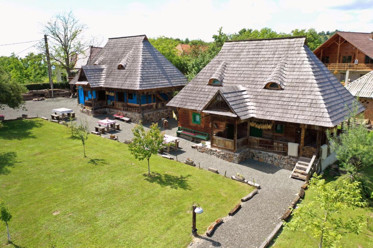 Iz De Maramures Rural Hotel (Adults Only) Surdesti  Exterior photo