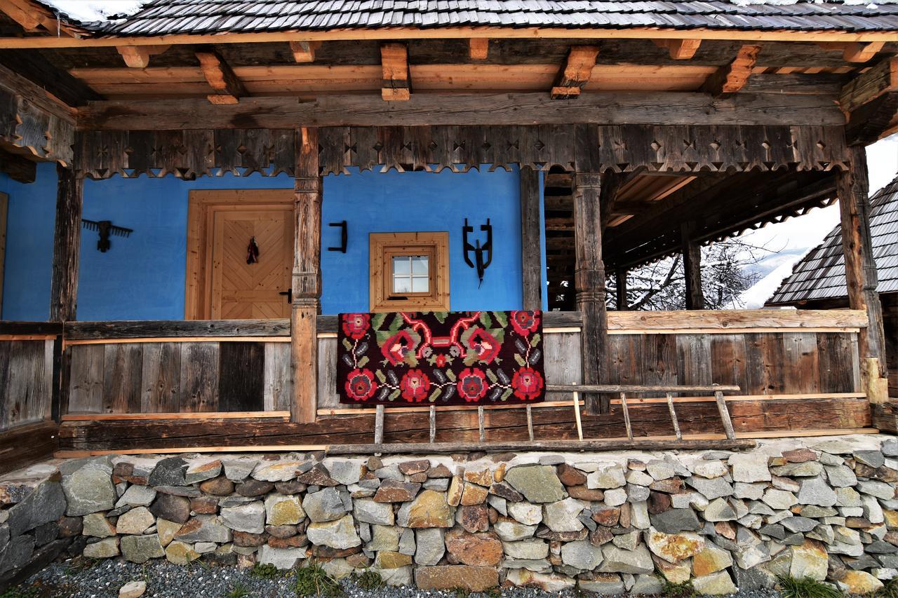 Iz De Maramures Rural Hotel (Adults Only) Surdesti  Exterior photo