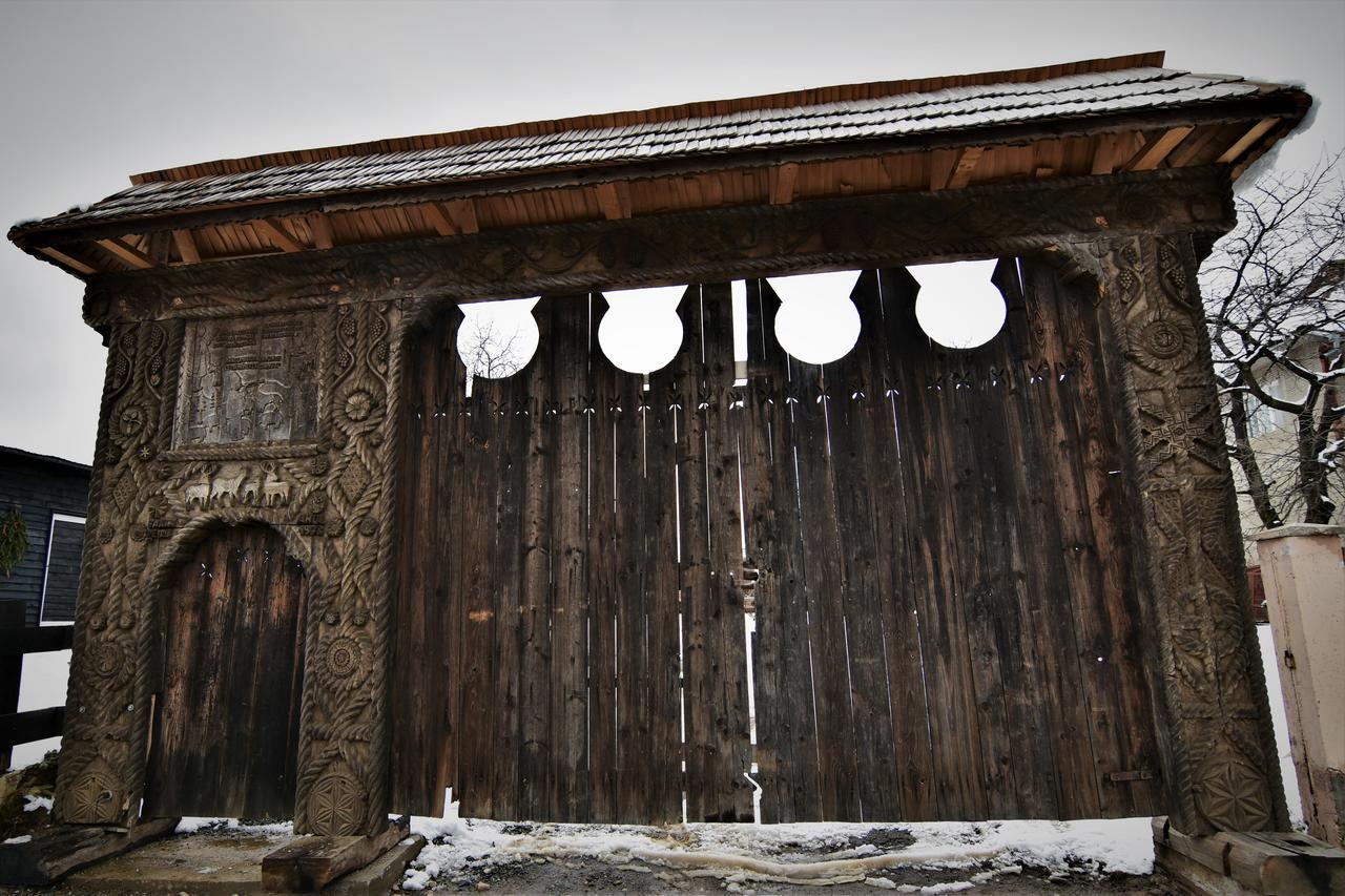 Iz De Maramures Rural Hotel (Adults Only) Surdesti  Exterior photo